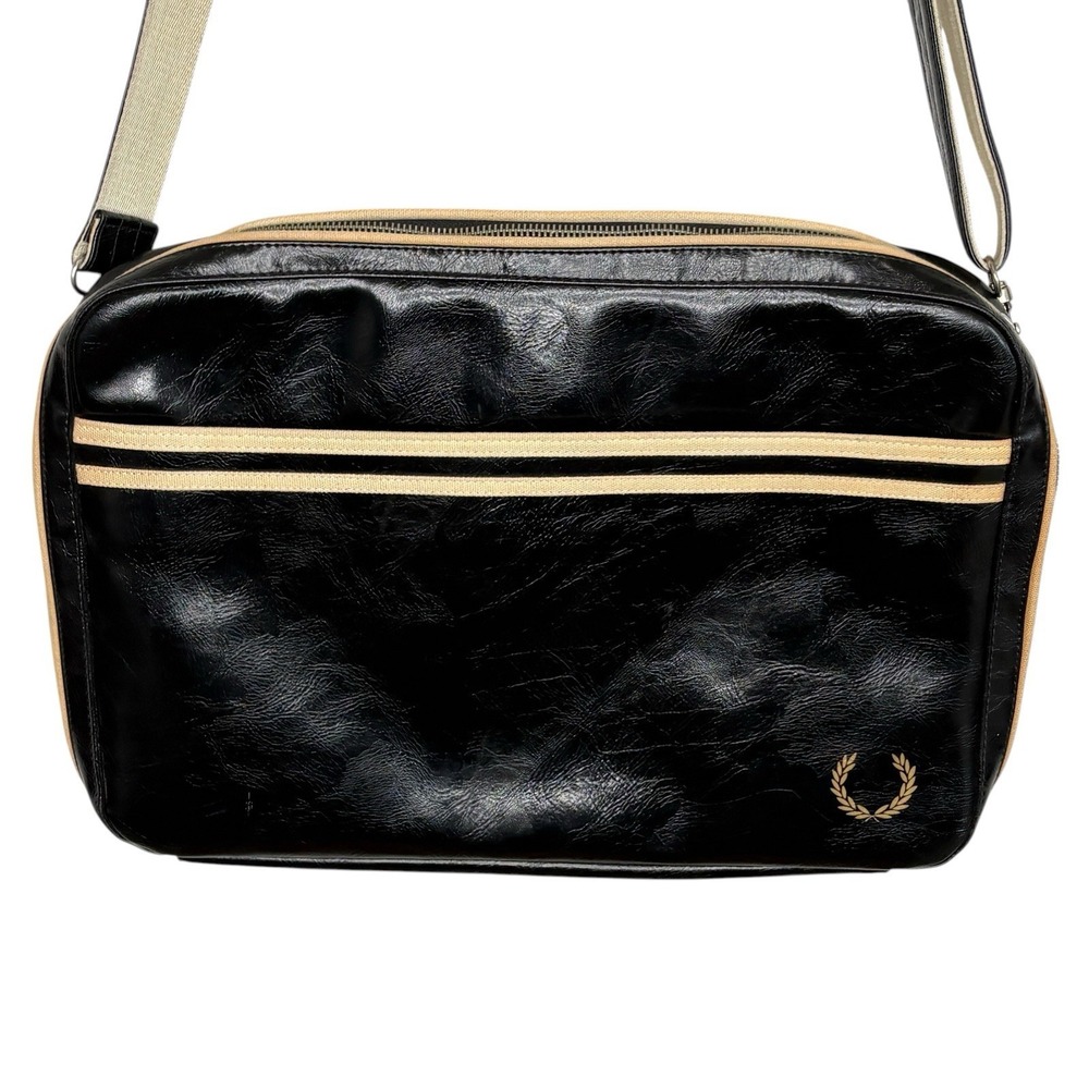 Fred Perry Messenger Bag Preppy Retro Faux Leather Crossbody Logo Zip Tennis - Picture 3 of 10